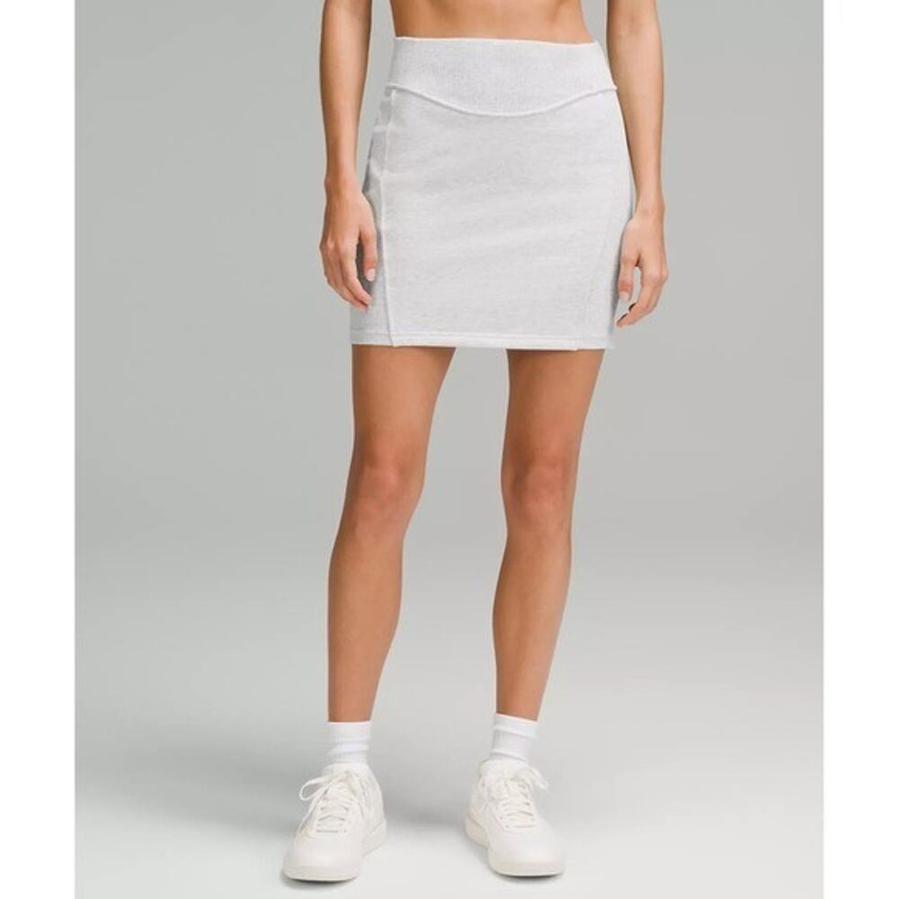 Lululemon‎ Scuba High-Rise Mini Skirt Size XL Heather Light Gray NWT